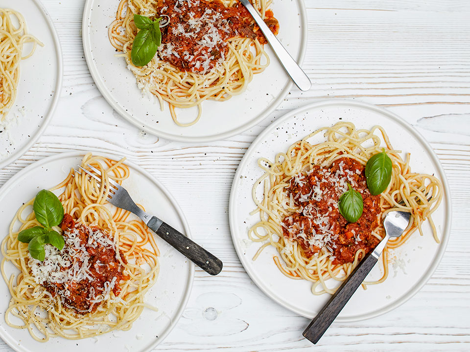 Härkäpapu-bolognese proteiinirouheesta